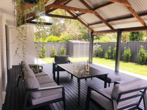 Central, spacious & detached house near the river., Margaret River